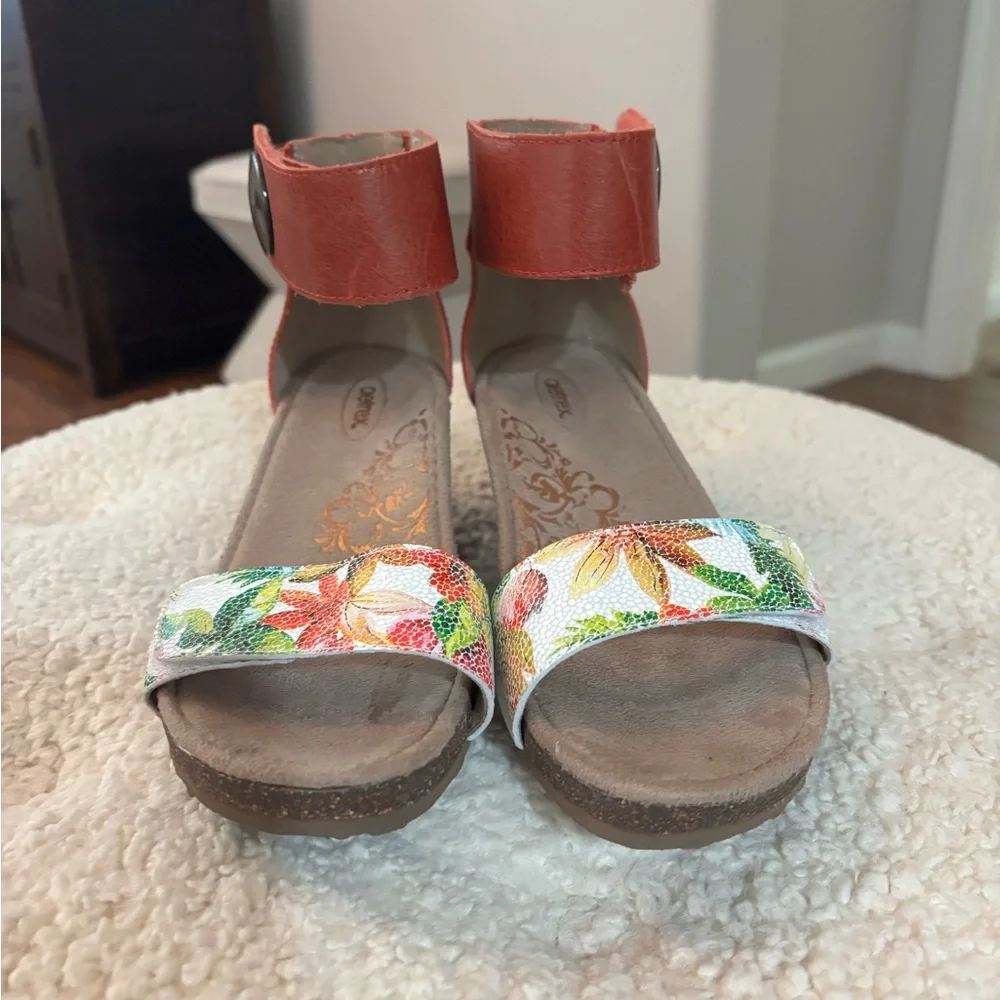 Aetrex Becca ankle strap Wedge Sandal red leather floral size 36  (6.5 women)